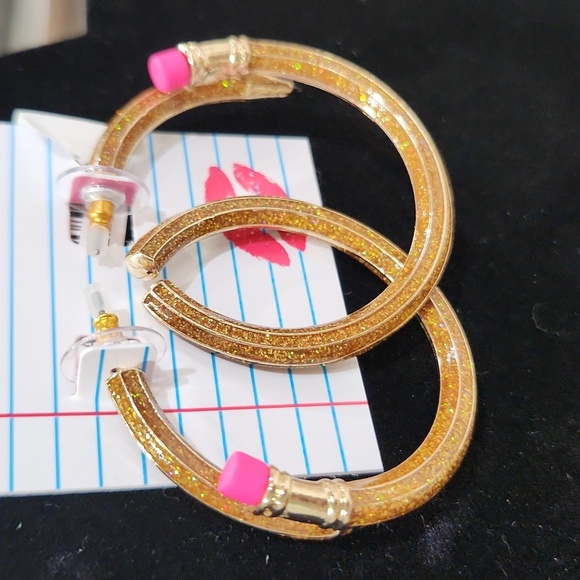 ✏️ 🔹️Betsey Johnson🔹️ Gold Glitter Pencil Statement Earrings ✨️✏️ - Picture 7 of 8
